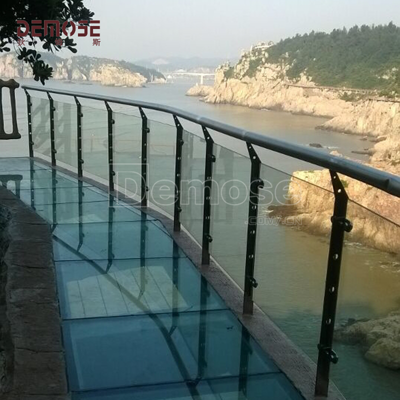 中國玻璃棧道欄桿工程