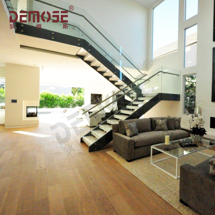 美國洛杉磯別墅美式黑白樓梯工程