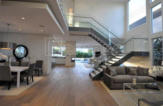 不銹鋼樓梯最新款式有哪些?可以定制嗎