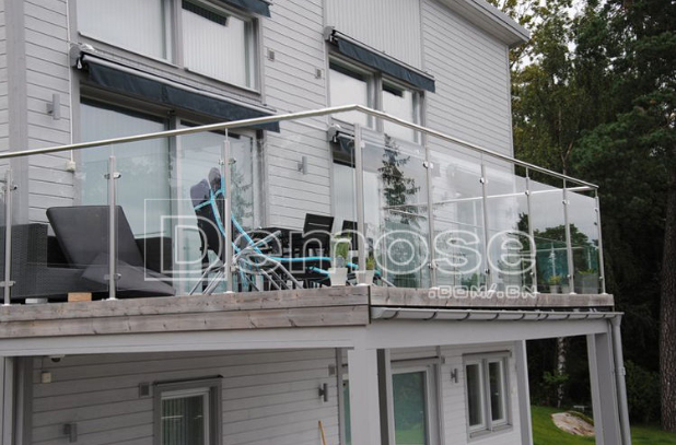 選擇適合的陽臺玻璃護(hù)欄設(shè)計(jì)，讓陽臺更加舒適