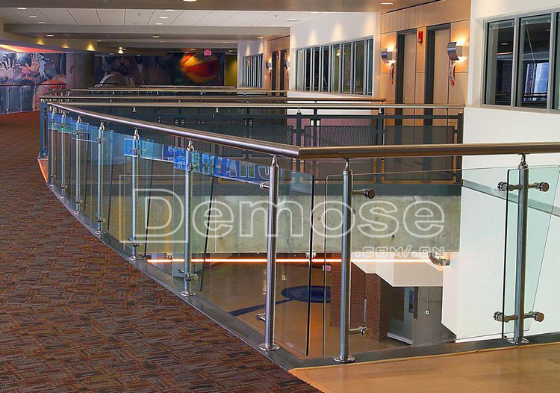 不銹鋼玻璃欄桿