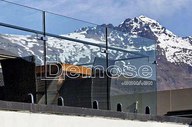 陽臺玻璃護欄的設計風格：現(xiàn)代、簡約、歐式比較