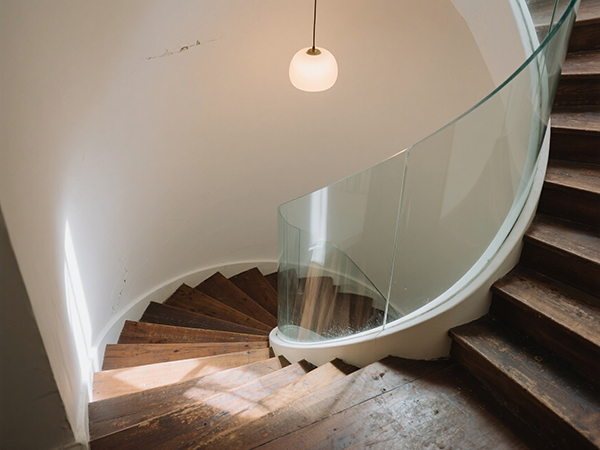 旋轉樓梯玻璃扶手多少錢一米