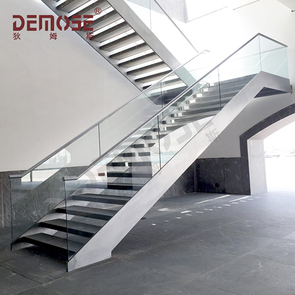 樓梯扶手高度規(guī)范要求？樓梯扶手高度標準尺寸