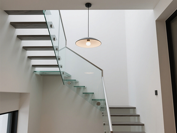 空間詩篇：現(xiàn)代樓梯設(shè)計(jì)的演進(jìn)與未來之光